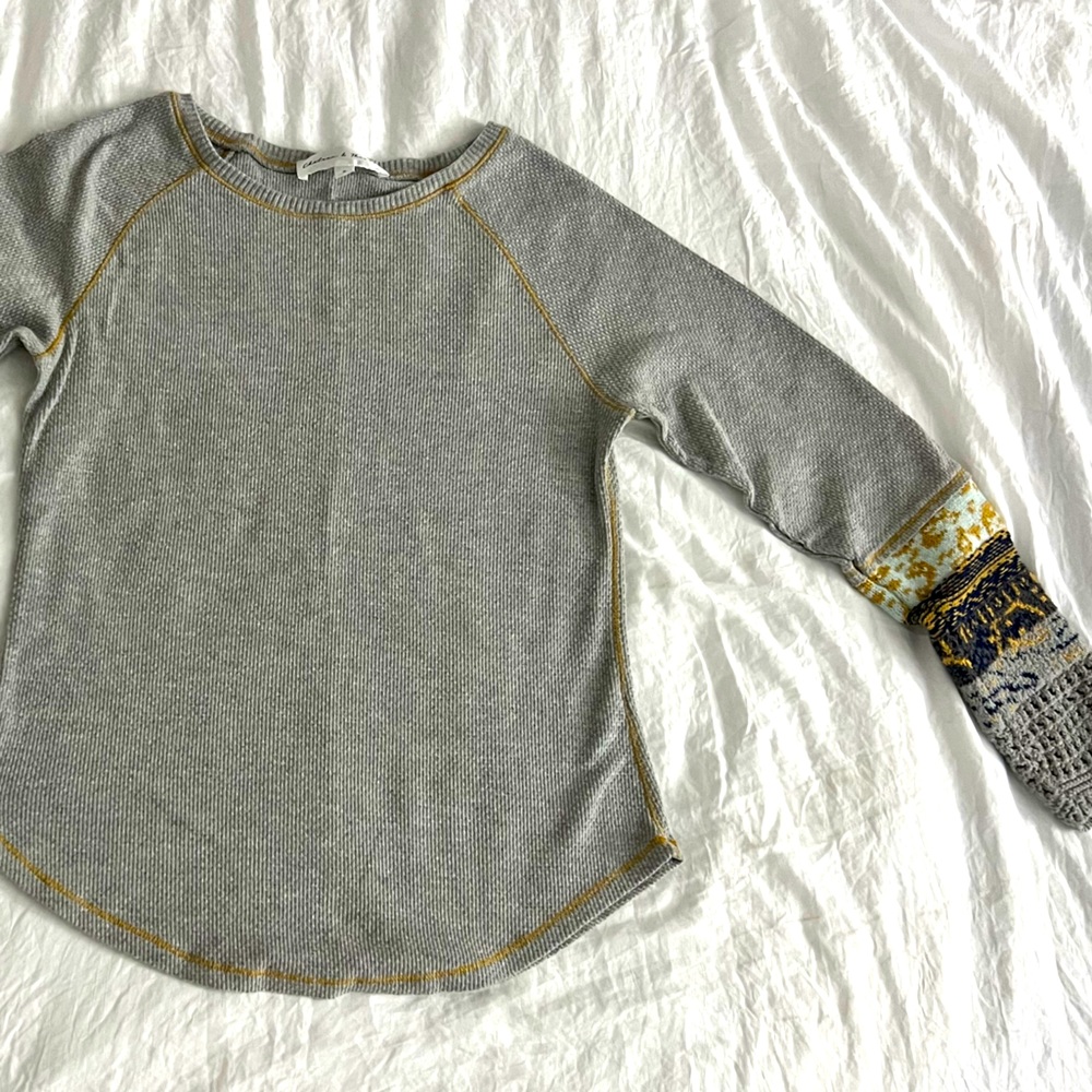 Adorable Thermal With Uniquely Knitted Sleeves ❄️